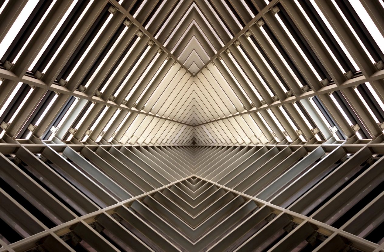 Ceiling structure with metal beams